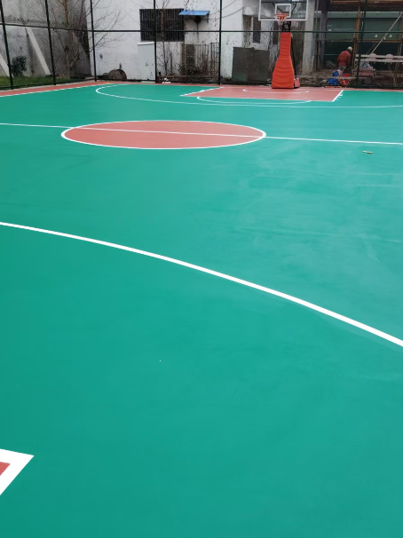 巫山 球场长期使用易出现地面开裂